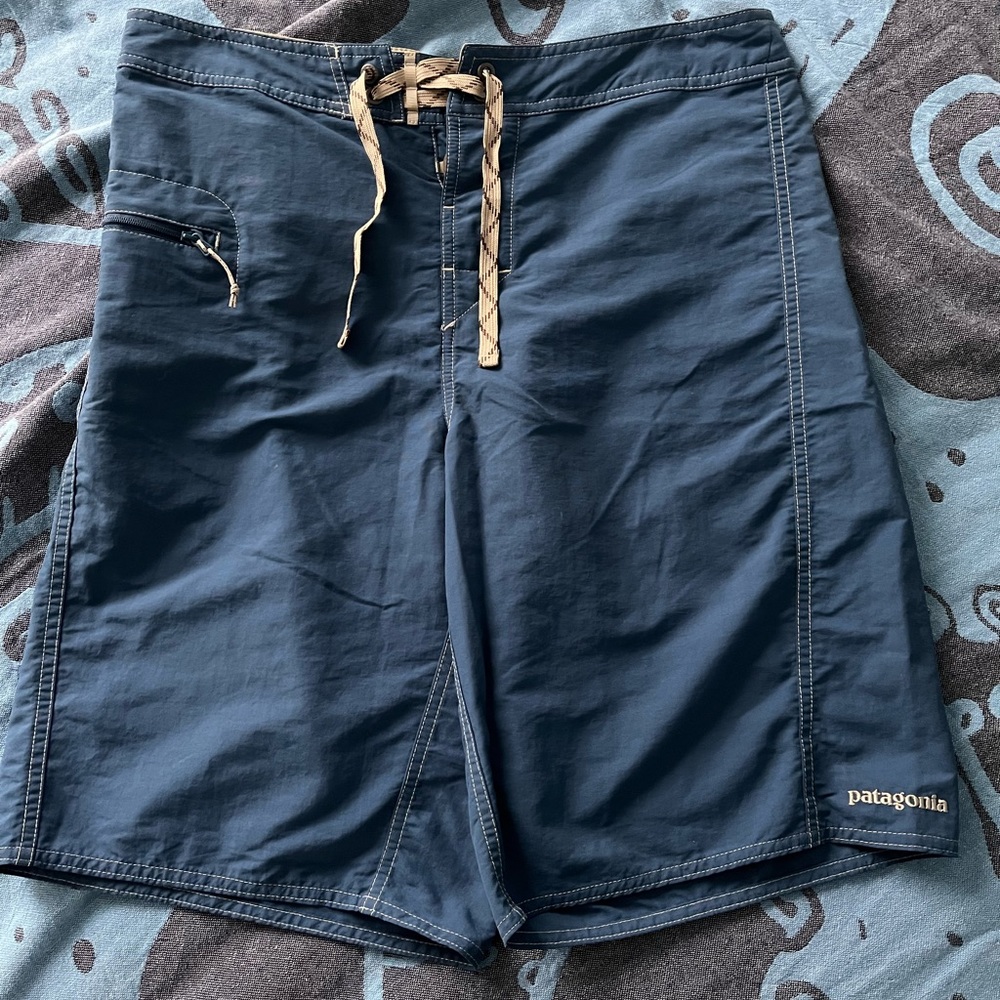 NEW Patagonia Men’s Wavefarer Shorts, never worn, size 31